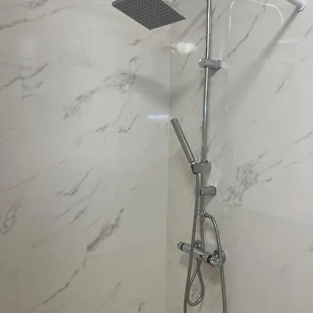 Compact In Beautiful 4bedroom Penthouse Alojamento de Acomodação e Pequeno-almoço 3*