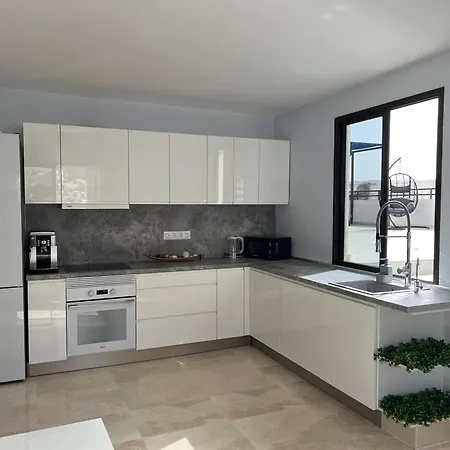 Alojamento de Acomodação e Pequeno-almoço Compact In Beautiful 4bedroom Penthouse 3*